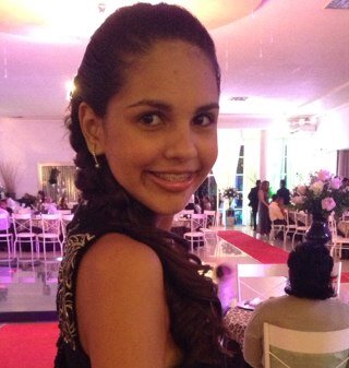 Menina meiga,amável,tem varias amizades .... Sou super sincera,odeio falsidade e amo quem me ama , ja quem me odeia 2 lindos beijos 3