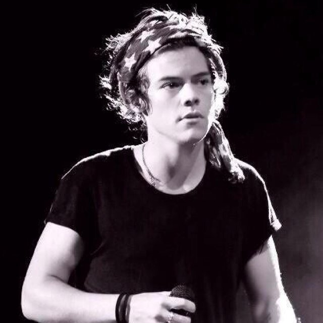 FOLLOW @tomlintrip BECAUSE I JUST GAVE YOU A FREE FOLLOW(◕‿◕✿)