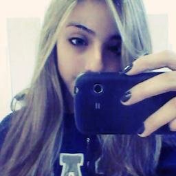 Sou muito Desastrada,me esqueço das coisas rápido,as vezes sou antagônica, mas uma coisa que eu numca vou conseguir ser é Normal  8')