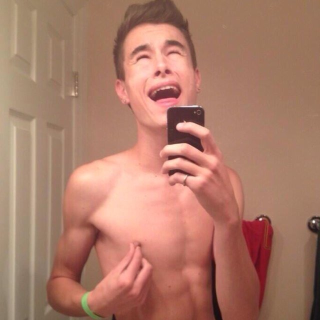 ILL HELP YOU GET UR FAV TO FOLLOW YOU