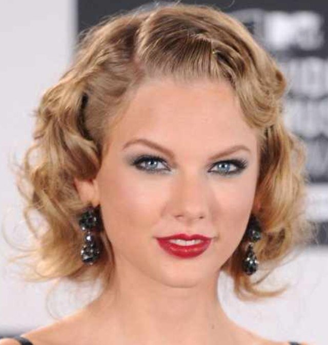Just a crazy fangirl !! I am obssessed with TAYTAY she's my everything!! #swiftie forever&always!! SWIFTIES are awesome!!!