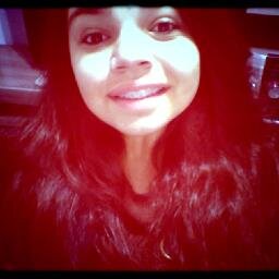 Umα pequenα pessoα, com sonhos de umα grαnde meninα !
Vivendo num mundo surreαl e estressαnte
tentαndo αpenαs ser feliiz !    ....