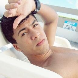No meio de todas as coisas que esperamos alcancar, e um dia nos tornarmos, só nao me restam duvidas de que , eu quero é ser FELIZ