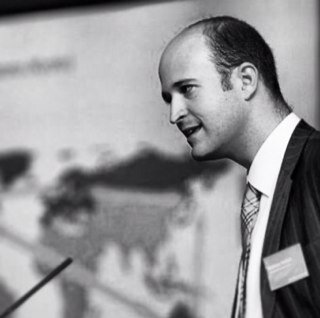 Chileno-french, husband & father, bike rider, #sustainability & #ESG