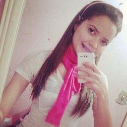 Linda , feliz , sonhadora & de bem com ha vida *-* eu te amarei além  da eternidade, além da vida.. @sorrisomaroto ♥