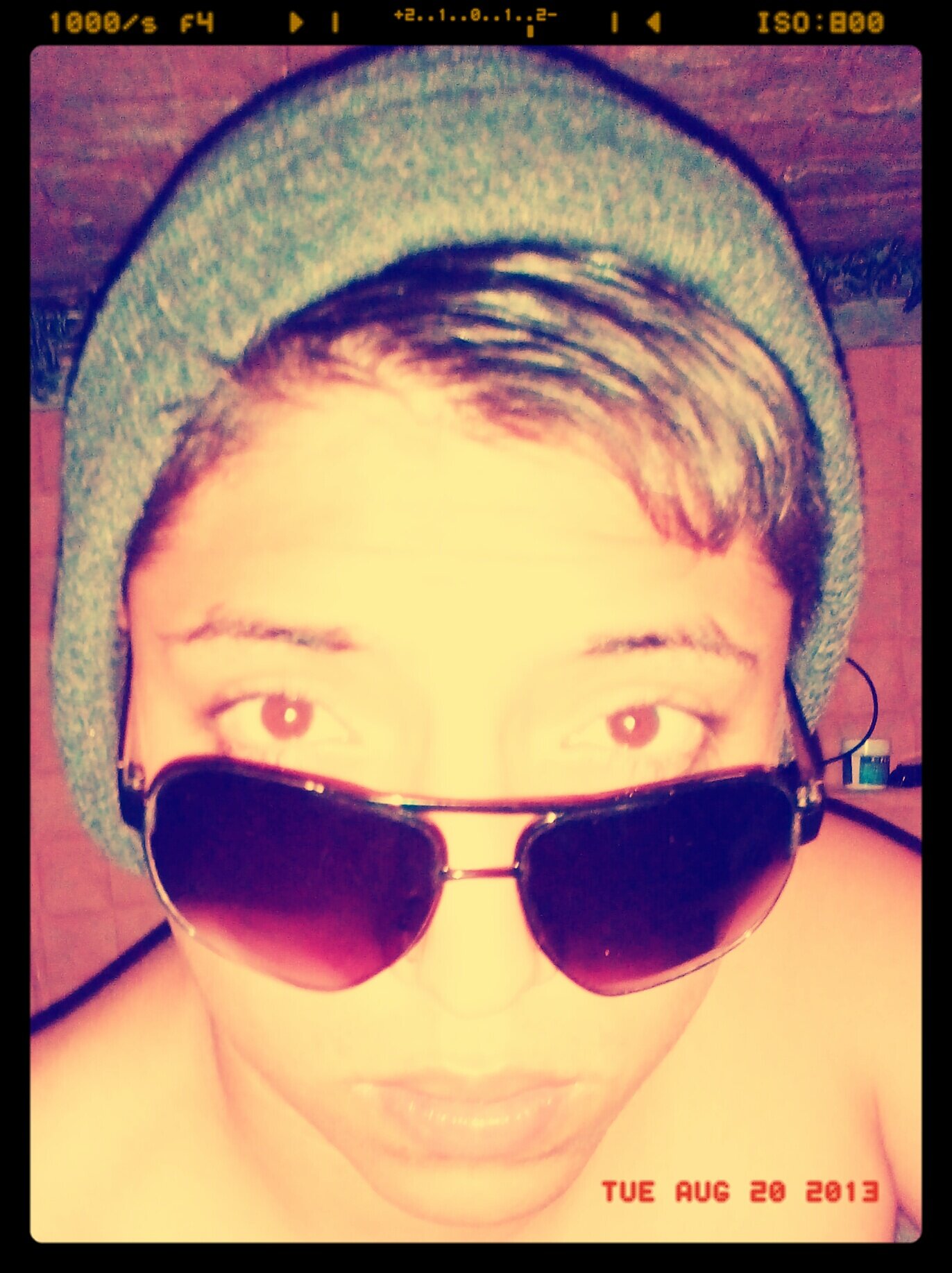 nadie dijo q la vida es fasil pero tampoco dificil x eso yo vivo cada segundo como si fuera el ultimo y asy si disfruto la miel q nos regala la vida