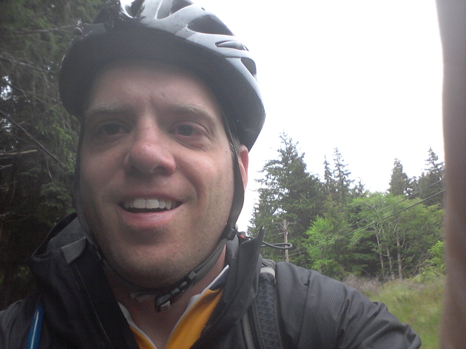 I live in Alaska. I enjoy running, biking and reading books.