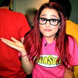 amo @justinbieber,tenho como melhor dia da minha vida 10/10/11,e não sou famosa. @kaadamascenoo SIGAM ELA SEGUE TODOS DE VOLTA