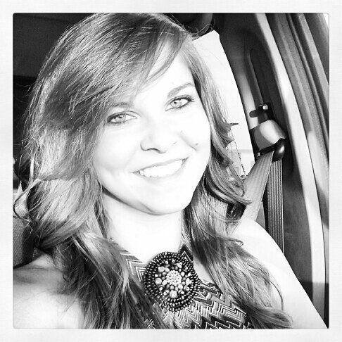 5'3 and 100lb pandoras box. country by the grace of God. you dont like it you can go away :)