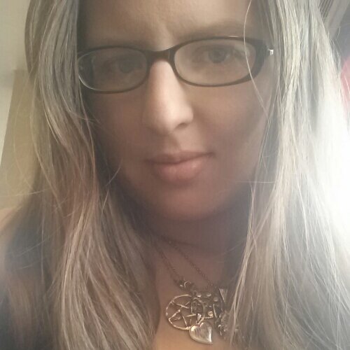 My name is Telia. I am a eclectic person who loves her family and friends. I spend my free time with those I love, writing or taking photos. I am a total geek!