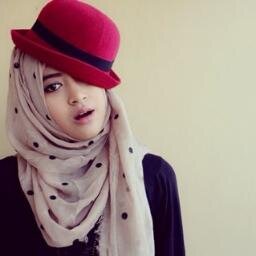 Aku. . tentU bukan perempuan yg selembut Fatimah Ra. Binti Muhammad Saw, juga tidaklah sesabar Sayyidina Khadijah Binti Khuwailid Ra.