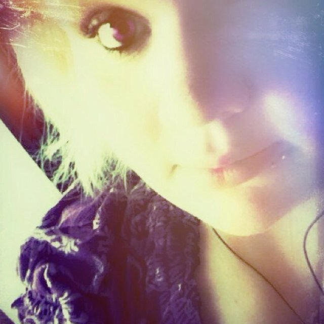 18 young adult ✌
Taken 09/01/10❤
I ❤music
Im down to make new friends.
Follow me, ill follw you