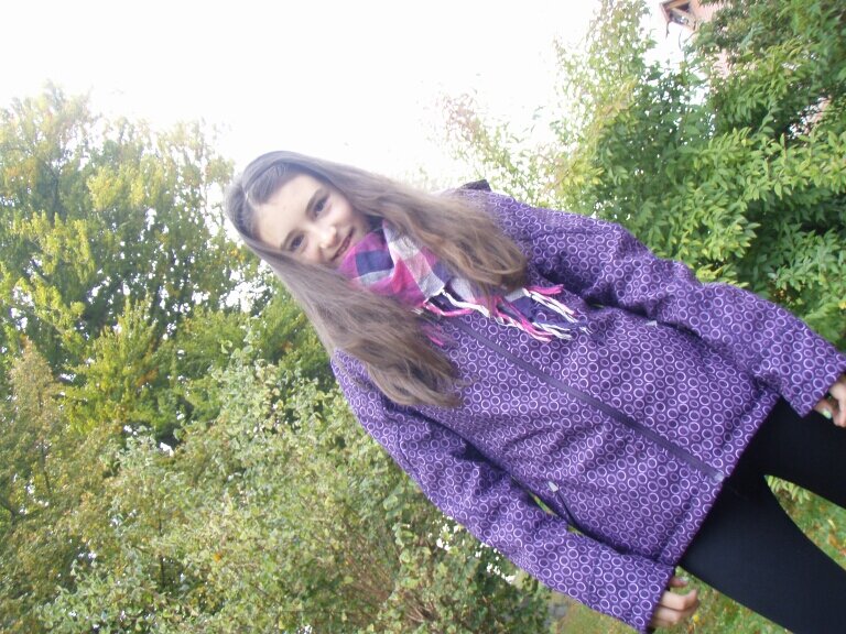 Hi..I love music, milkshakes, my friends and family. I'm directioner..so follow me please :* 3