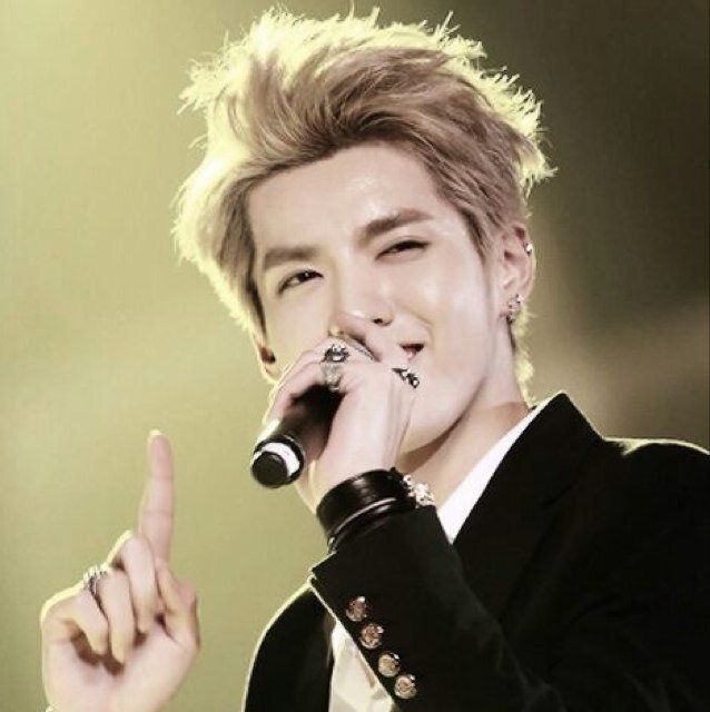 ≡ ค ริ ส บ อ ท ห ล่ อ เ ว อ ร์ พ่ อ บ อ ก ม า . (つД`)ノ ♡ 엑소M RAPPER