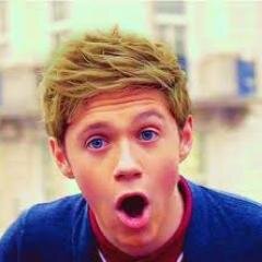 THIS IS A FREE FOLLOW, PLEASE GO FOLLOW @BLUEBERRY1D SHE FOLLOWS BACK