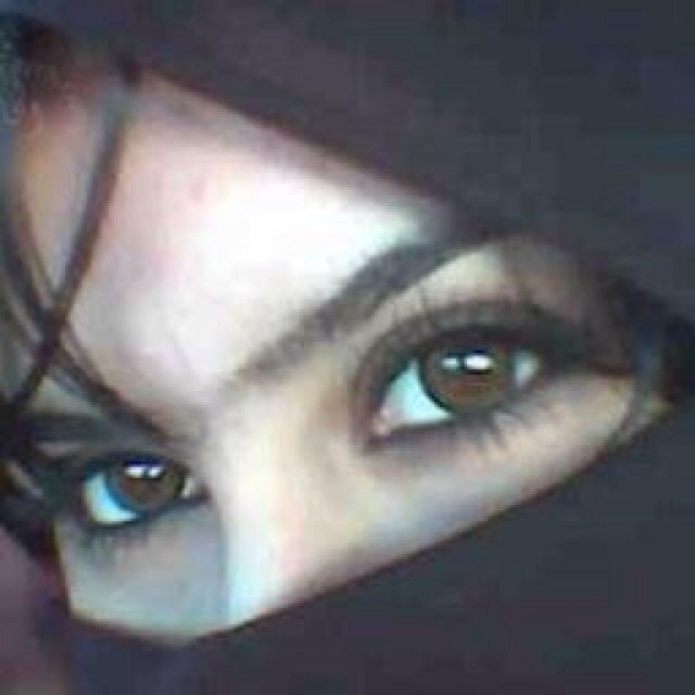 طموحاتي لها اهداف وابعاد......لكن زماني حطني شخص عادي