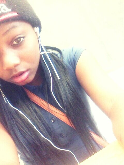 New To Twitter So Excuse Me ♡ Follow Me An I'll Follow Back ♡