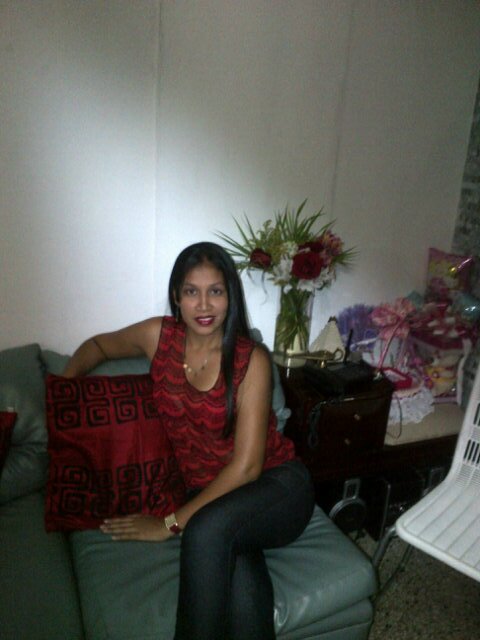 Muy sincera, amigable, agradecida con Dios y siempre con una sonrisa!