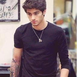 I lost my old account twittah , im a morccan directioner here follow meee ! Hello i'm malik's wife hah i know im crazy but i would die for a zayn's kiss