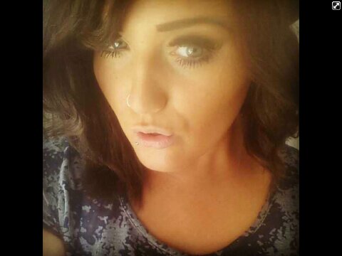 chloepeverall16's profile picture. 16 - essex girl, use the word cunt alot, follow me I follow back.                          @AdamMiddz♥