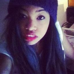 Sou Uine :)tenho 14 anos e AMO ouvir musicaa *----*
#bjsmeliga