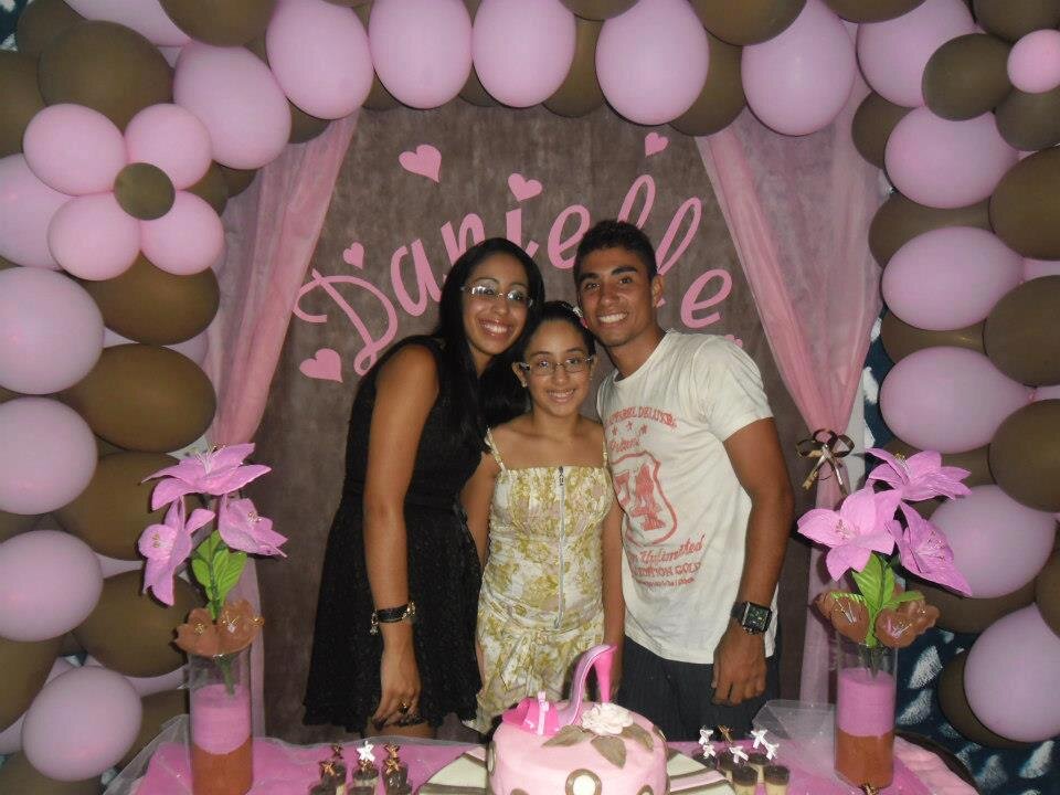 adoro brincar amo novela tipo carrossel e chiquititas e muitas outras coisas......