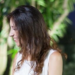 ladonnaobsoleta's profile picture. Siciliana, giurisperita e privacy geek, sopravvivo tra l'utopia della mia mente e la distopia della realtà.