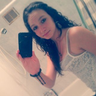 I love 1D. I love food. dont judge me if you dont know me. i follow back :)