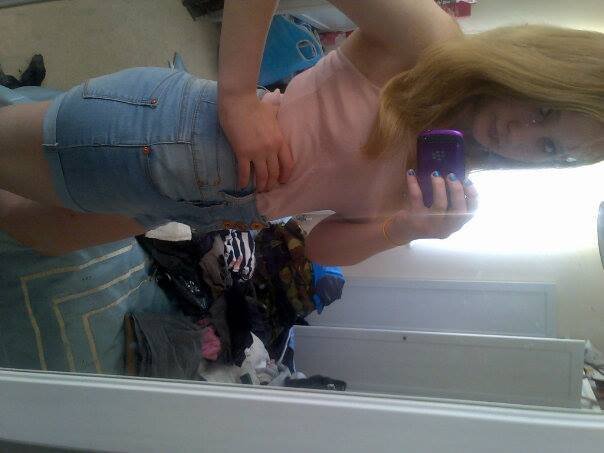 I love food and i love my mate's  and i dont care what people look like if there nice to me then i be nice to themxxxxx and ive got blueeye ifollow back\