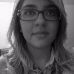 Eu espero, eu me iludo, eu sofro, eu me decepciono. Mesmo assim eu ainda acredito. Eu confio no quanto as pessoas podem ser melhores, desde queiram, é claro.