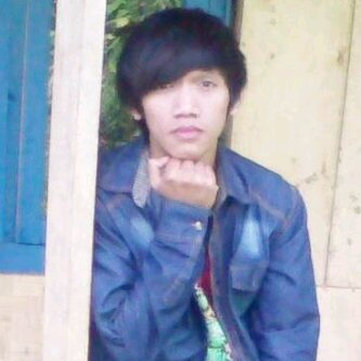Lahir 21 september1990 hobi bermain musik dan selalu santai dn mnjalani hari dgn snyuman dan penuh rasa yg indah