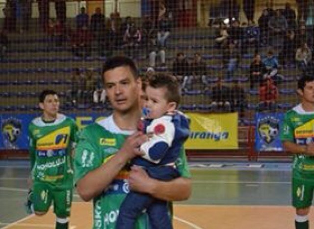 atleta de futsal da equipe de joaçaba