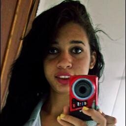 O amor não faz o mundo girar. O amor é o que faz o giro valer a pena.