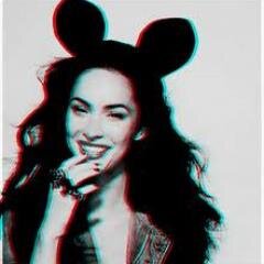Curvαs perfeitas.Um olhar penetrαnte.Nove tαtuagens. Três nomes:Megαn Denise Fox. FC Megan Fox @ClubeFollowBack 16/04/13