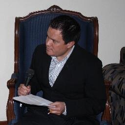Abogado por la Escuela Libre de Derecho, apasionado de los viajes, el vino y el estudio.