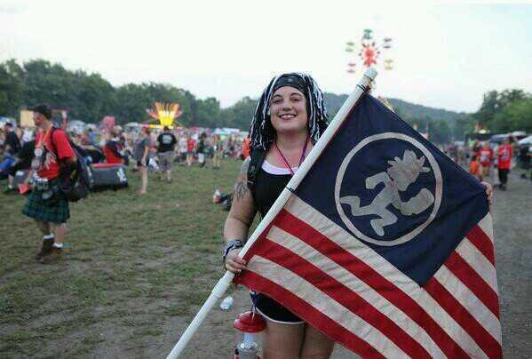 Lady Juggalo & Official Hatchetman American Flag carrier @ GOTJ. #JFL Team owner, #JuggaloNation admin & #FoundingFucker in #SwearnetArmy