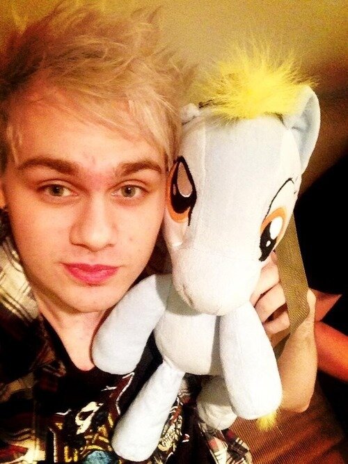 Maybe he hasn't followed you yet but he should've :) Keep believing that he'll notice you one day! :)