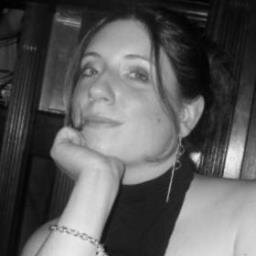 Passionnée par la musique (Singing in my own band), la mode, les cosmétiques, l'Irlande (Home Sweet Home) & London!

XoXo