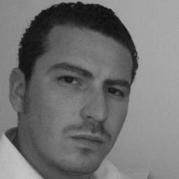Empresario y abogado litigante, especializado en derecho mercantil.