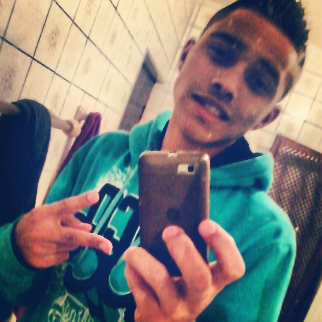 - Novinho , Brazilian , escorpião .. Corinthiano , Ousado &' Alegre   '* Humildade este é o lema ;]
