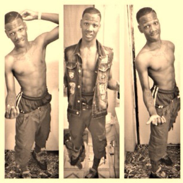 #TeamFollowBack Ladies Man #Single And Looking. #MissGuyder  Btw Ladies Love Me Cause Im Sexy And They Want Me.