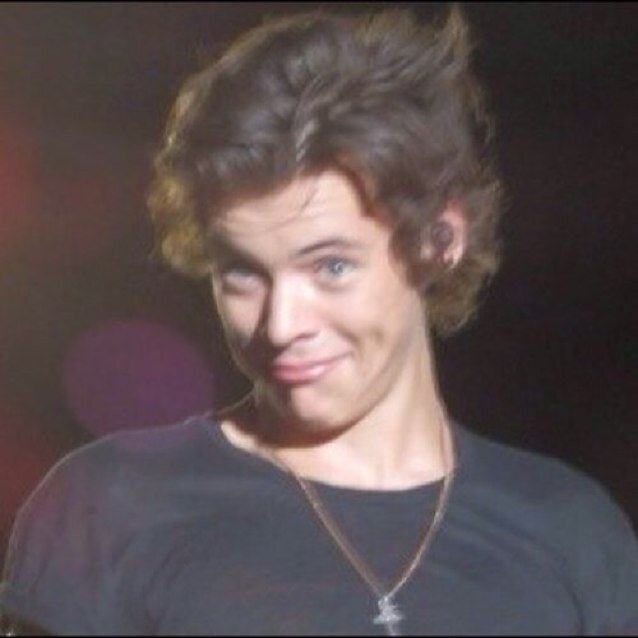 AYE YALL JUST GOT A FREE FOLLOW FROM @twerkfordapizza YOU SHOULD GO FOLLOW HER OR I UNFOLLOW XX