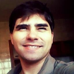 Cantor,compositor e produtor. http://t.co/SEn9WIRBbu