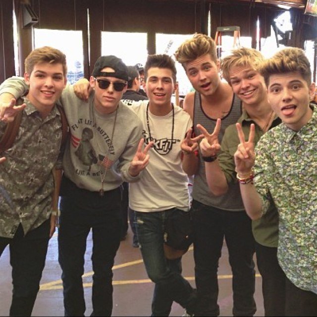 2 girls that are hopelessly inlove with @boybandproject
