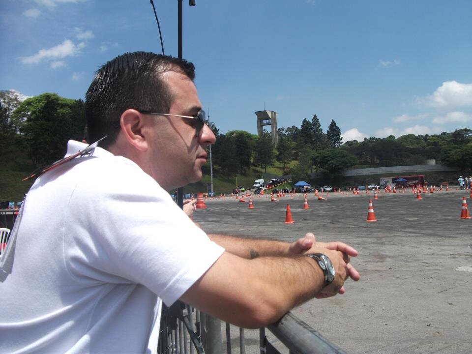 Dir.responsável  da Revista GuaruShopNews,assessor parlamentar da Câmara de Guarulhos de 2003 a 2012,hoje funcionário Público da Prefeitura Municipal  Guarulhos