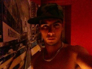 soo yea I'm your average guy, Living in a fucked up world. But apart from that, loving the sun, music and meeting knew people.