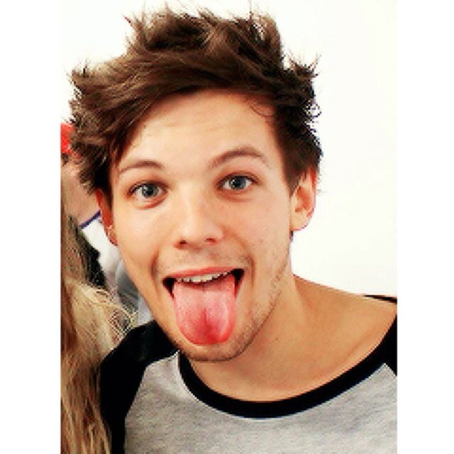 Emily is my baby cakes and I would happily fuck her. Perrie ily. Harry lives in my bed. #Elounor