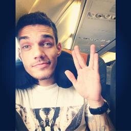 Isso é pollo neguin ♪ Adriel, oficializa? ):