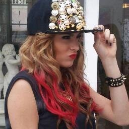 hola me llamo valentina mi sueño es conocer a martina estoessel y a one direction