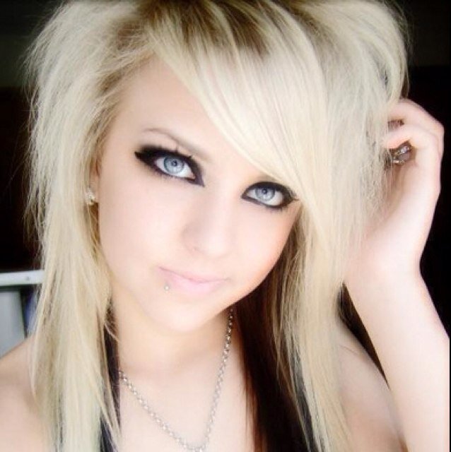 Hi, I'm Gabi! Im Single and Straight. Come talk to me?